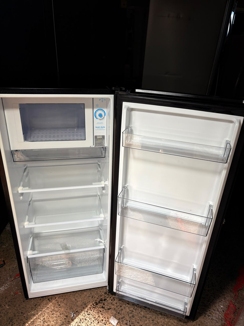 Hisense 179L Bar Fridge – Black